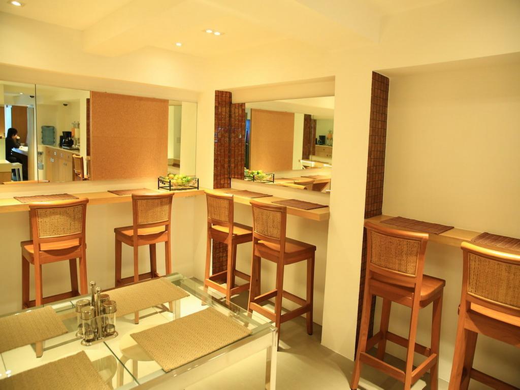 Silom One Bed & Breakfast Bangkok Luaran gambar