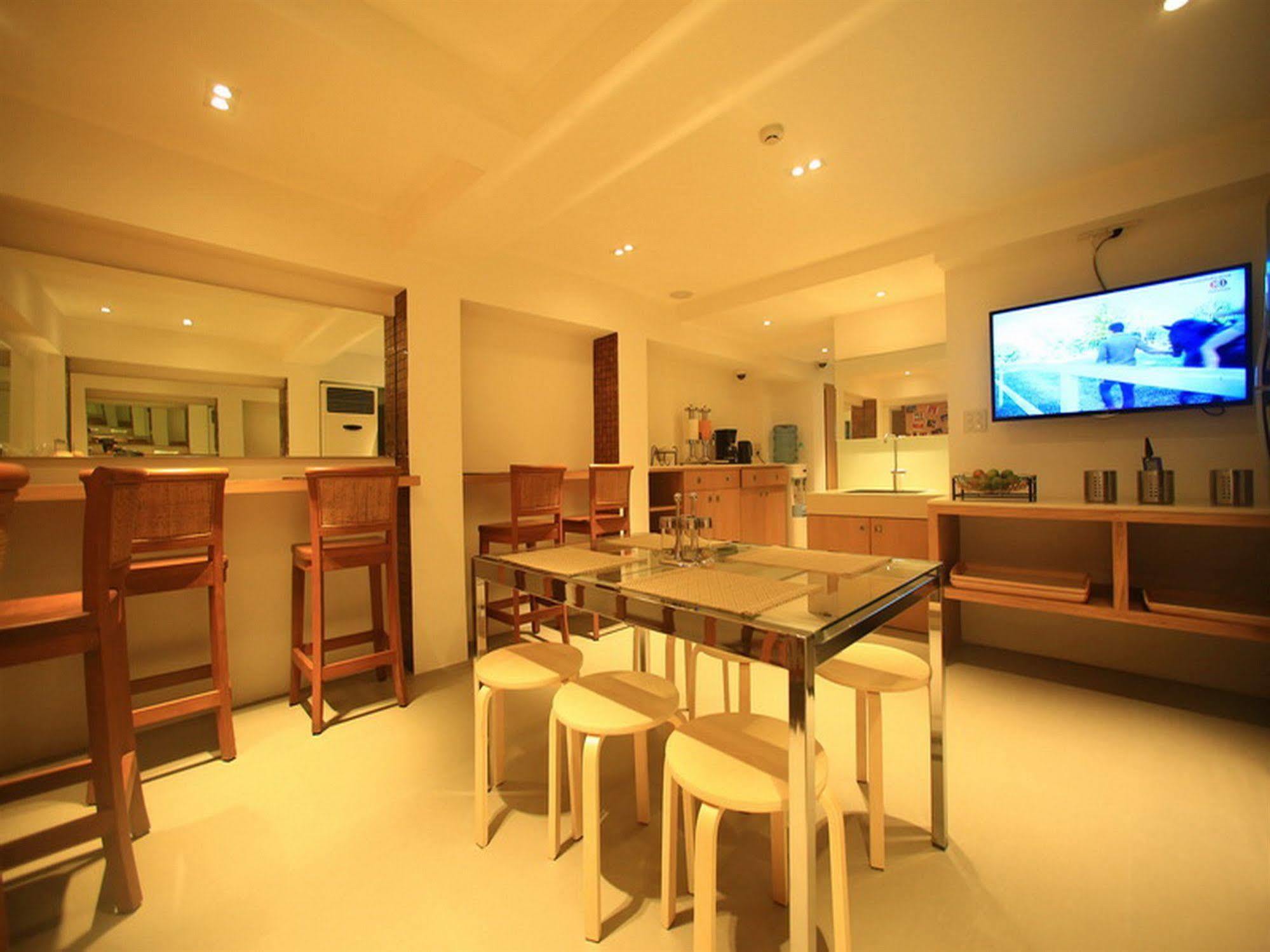 Silom One Bed & Breakfast Bangkok Luaran gambar