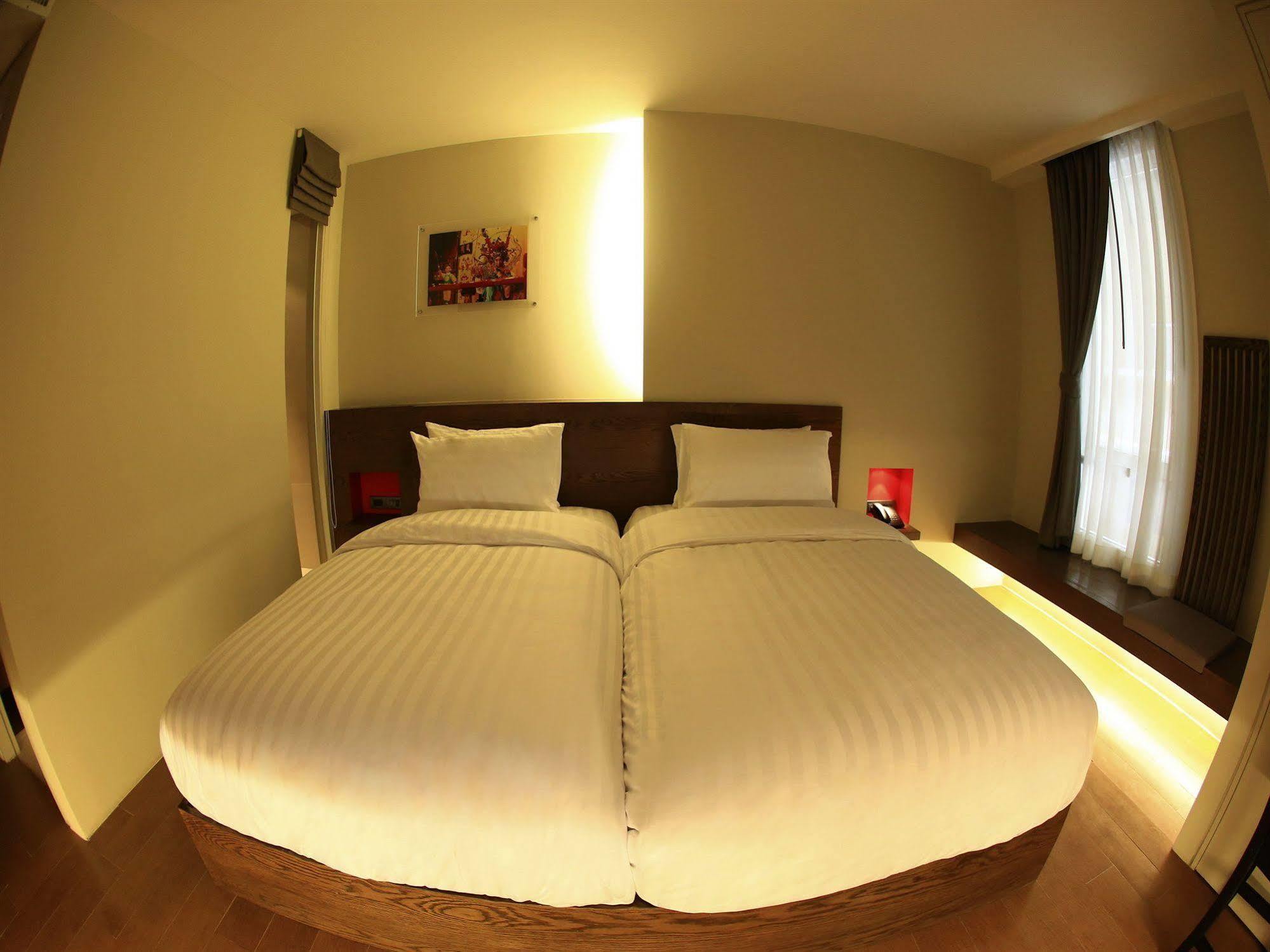 Silom One Bed & Breakfast Bangkok Luaran gambar